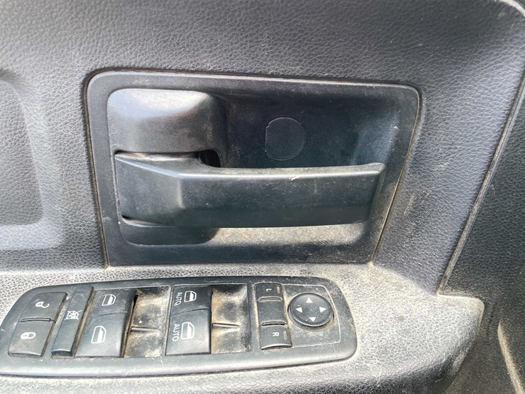 2016-dodge-2500-image-73