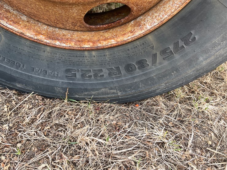 #123-•-2006-volvo-day-cab-semi-tractor-(has-wi-title)-image-18