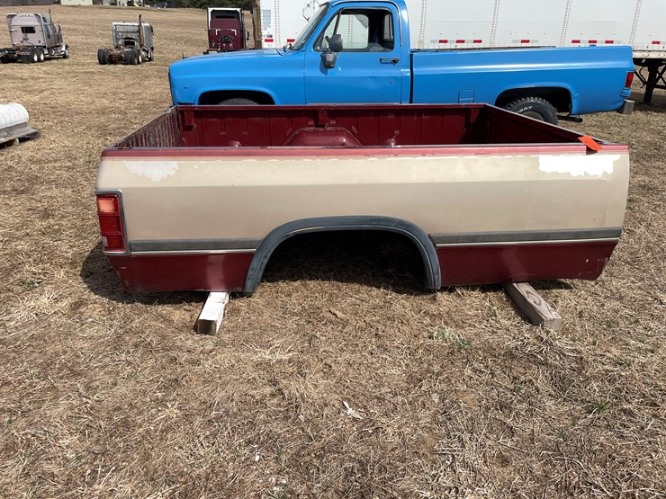 #10731-•-1985-dodge-8'-pickup-box-image-4