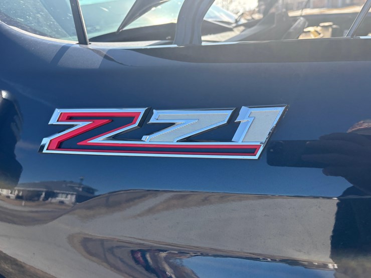 2023-chevrolet-z71-pickup-image-17