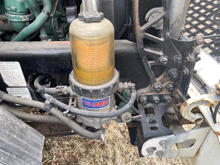 #116-•-2018-volvo-single-axle-day-cab-semi-tractor-(has-wi-title)-image-66