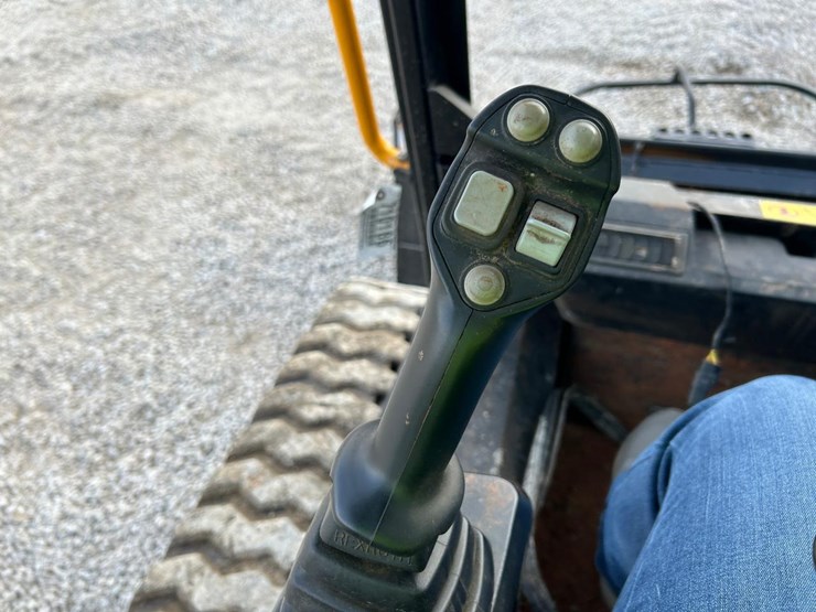 2021-jcb-3ts-8t-image-24