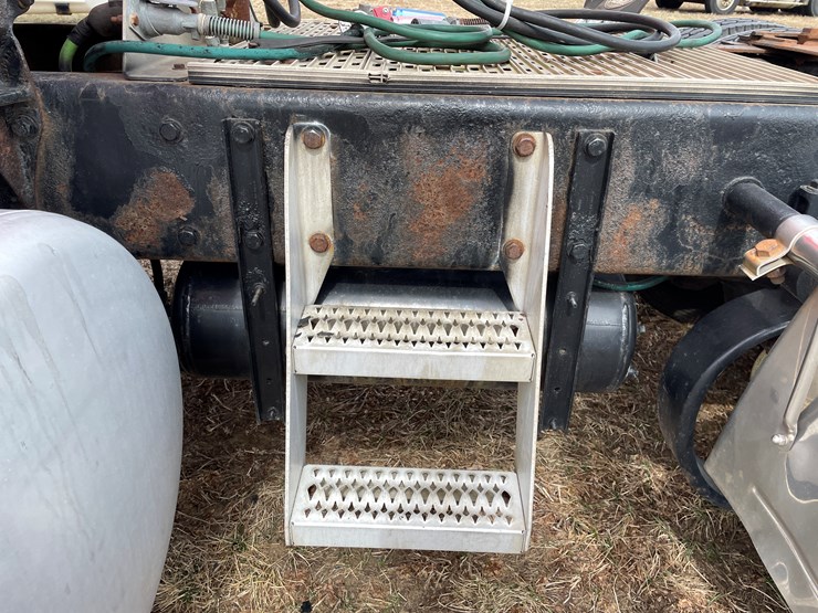 2008-peterbilt-386-image-36