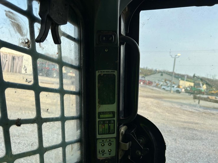 new-holland-c190-image-23