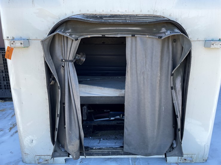 #3937-•-semi-sleeper-cab-image-8