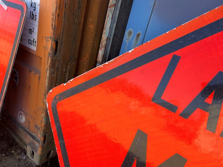 #3934-•-retired-fiberglass-road-signs-image-7
