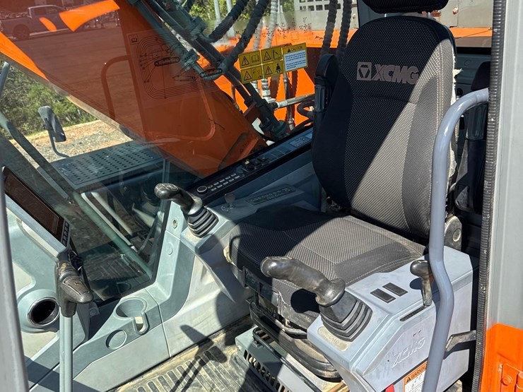 2019-xcmg-xe210u-image-23