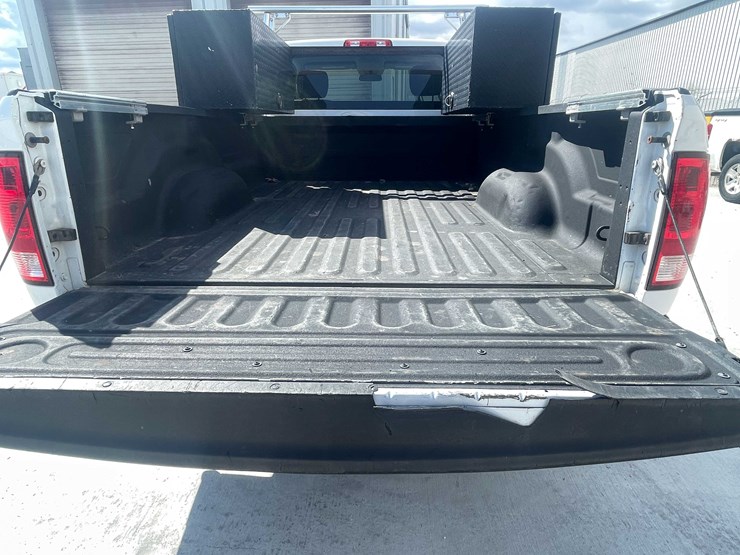 2015-dodge-1500-image-27