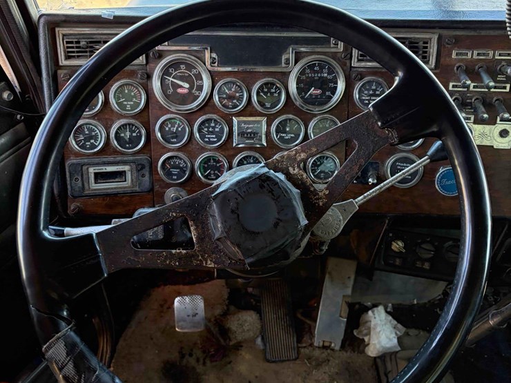 1996-peterbilt-tri-axle-dump-image-13