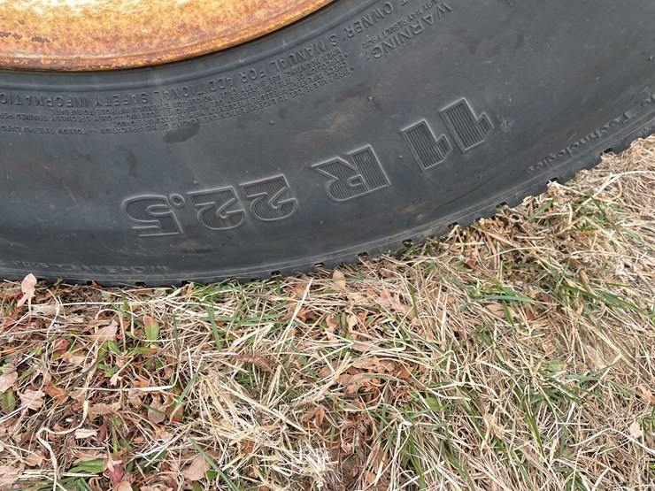 #114-•-2017-freightliner-single-axle-day-cab-semi-tractor-(has-wi-title)-image-32