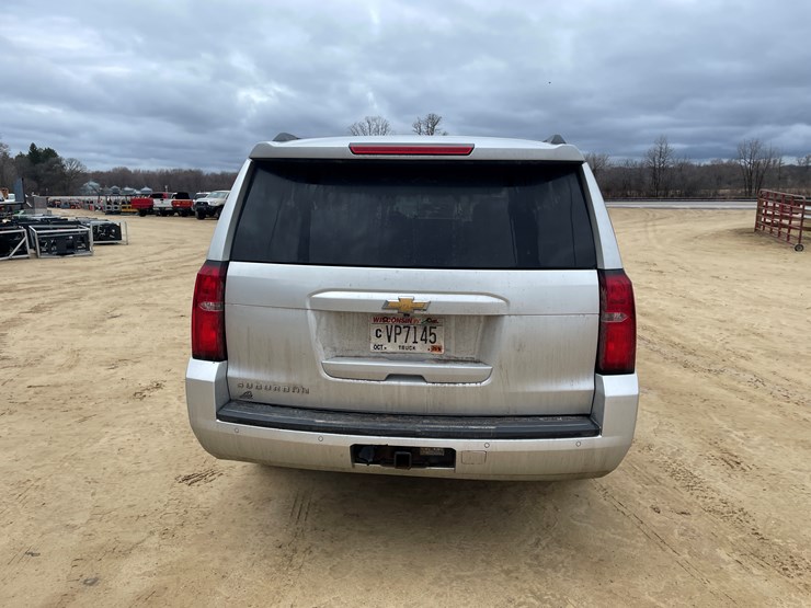 2015-chevrolet-suburban-image-6