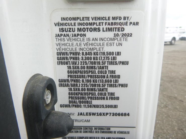 2023-isuzu-nrr-image-24