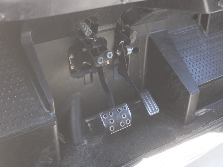 2014-honda-pioneer-700-image-21