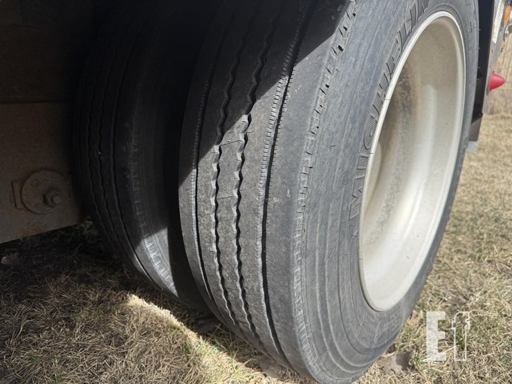 2013-2013-mov-hall-trailer-image-10