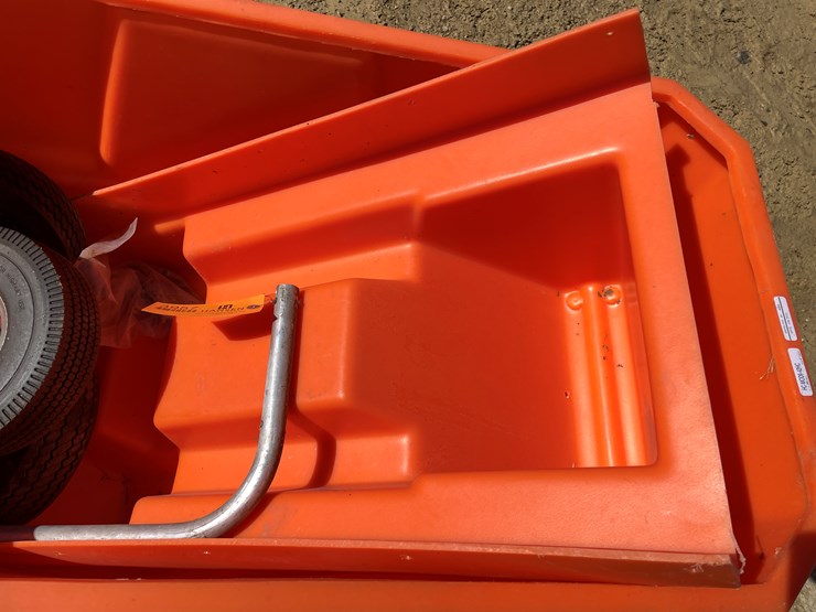 #3957-•-highcroft-feed-cart-image-9