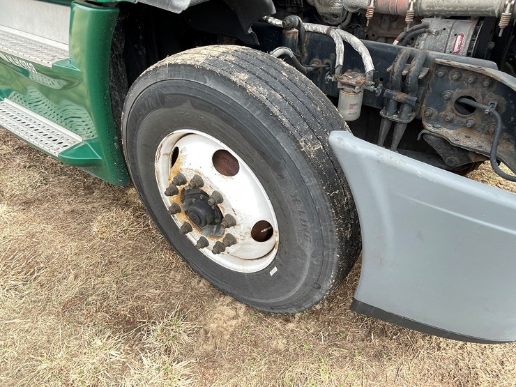 #113-•-2017-freightliner-single-axle-day-cab-semi-tractor-(has-wi-title)-image-46