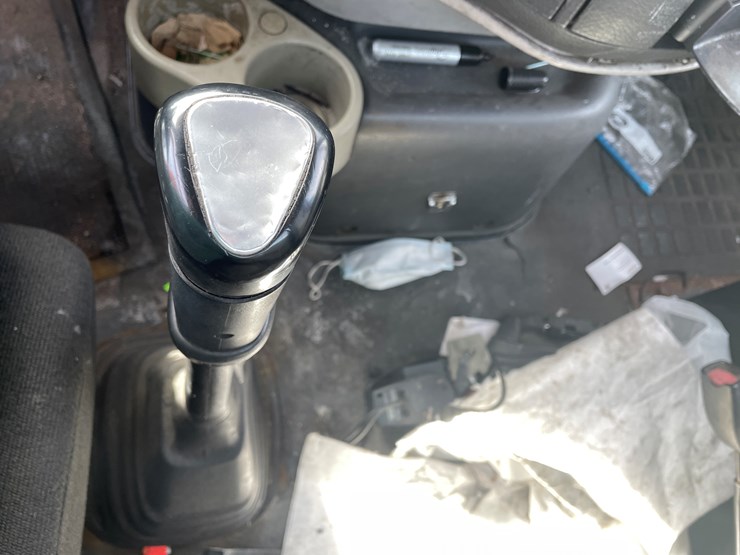 #123-•-2006-volvo-day-cab-semi-tractor-(has-wi-title)-image-93