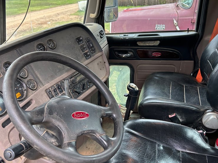 2014-peterbilt-384-image-6