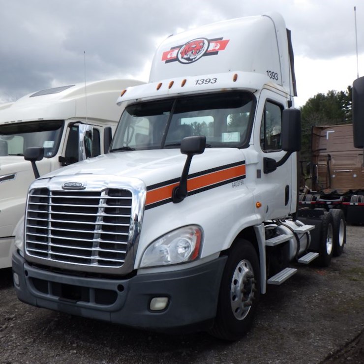 2017 FREIGHTLINER CASCADIA 125