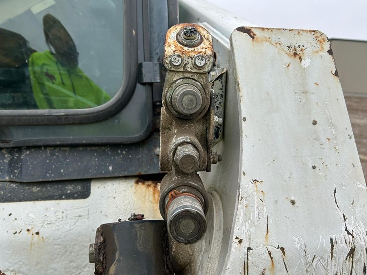 bobcat-t300-image-11