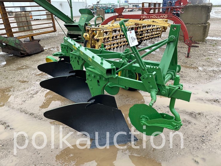 john-deere-f125-image-1