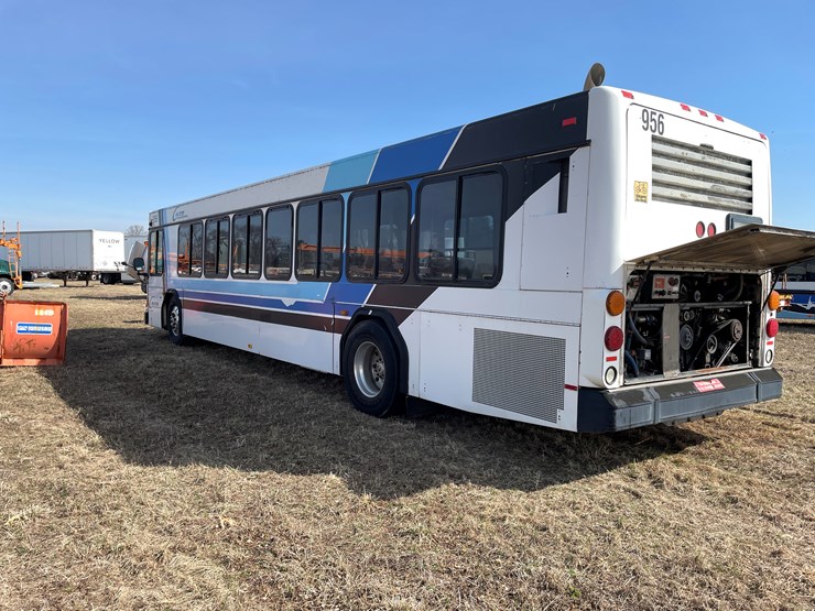 #167-•-2004-gillig-passenger-bus-(has-wi-title)-image-7