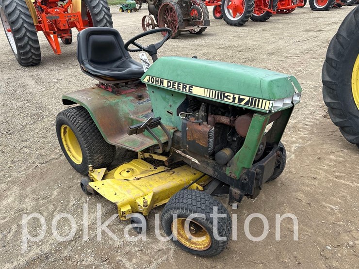john-deere-317-image-1