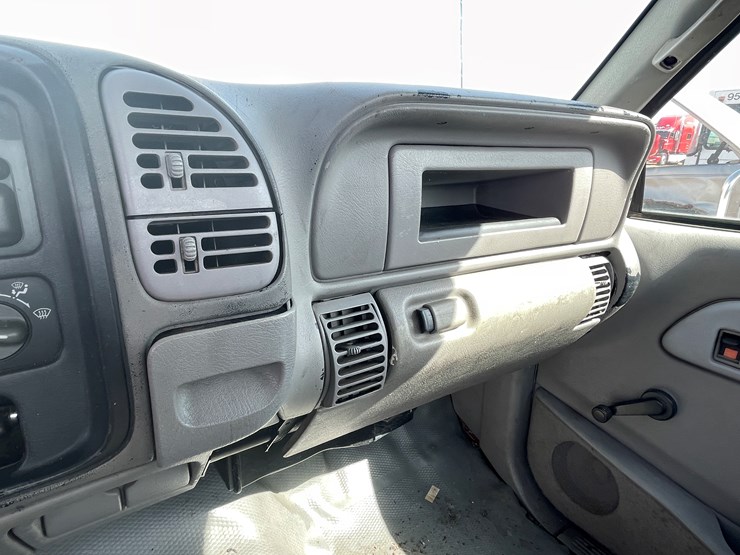 1999-chevrolet-3500-image-23