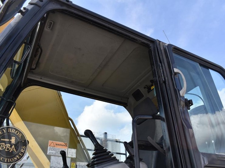 2019-caterpillar-326fl-image-53