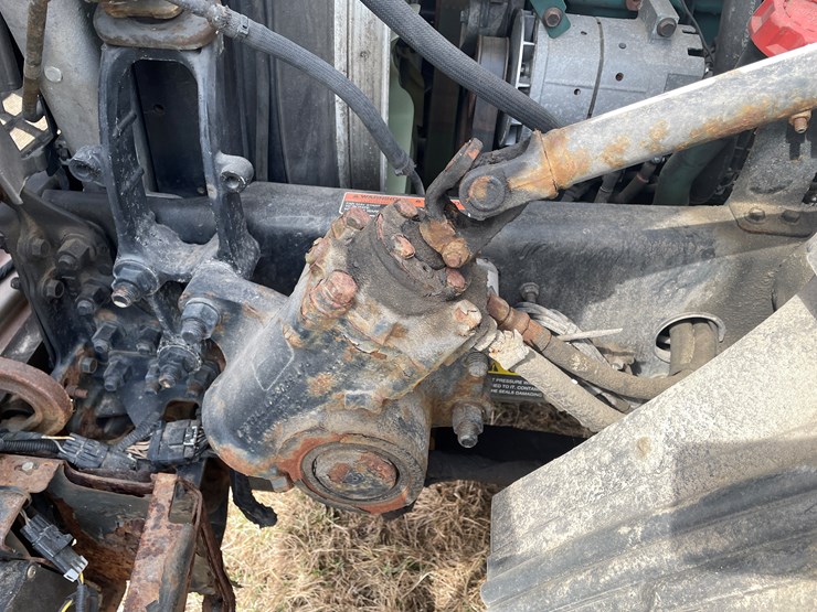 #115-•-2013-volvo-single-axle-day-cab-semi-tractor-(has-wi-title)-image-53