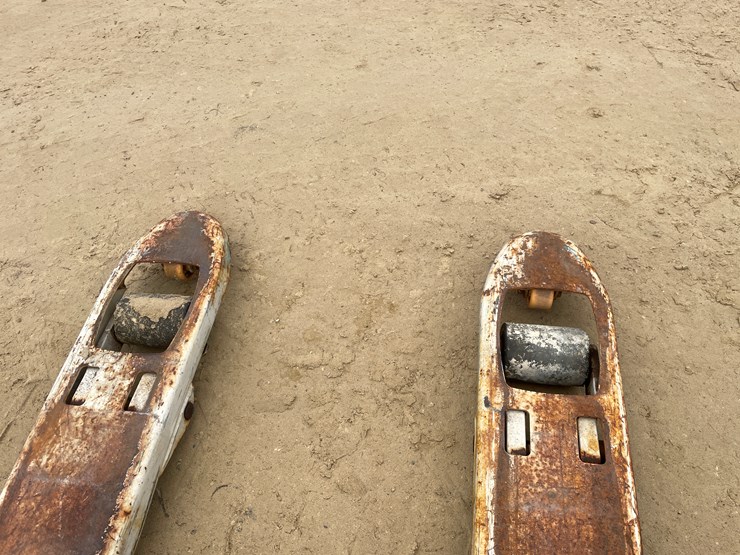 #3916-•-crown-5,000-lbs.-pallet-jack-image-9