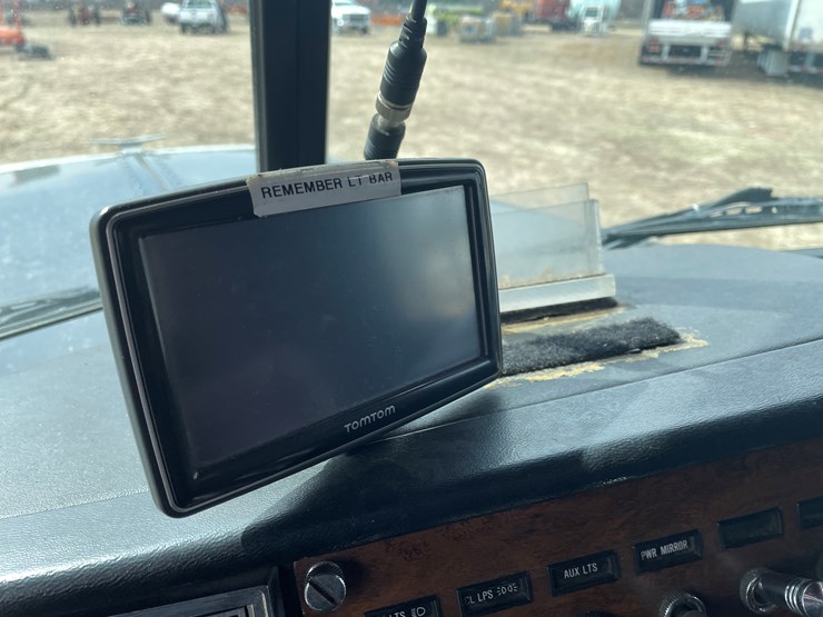 1989-peterbilt-379-image-102