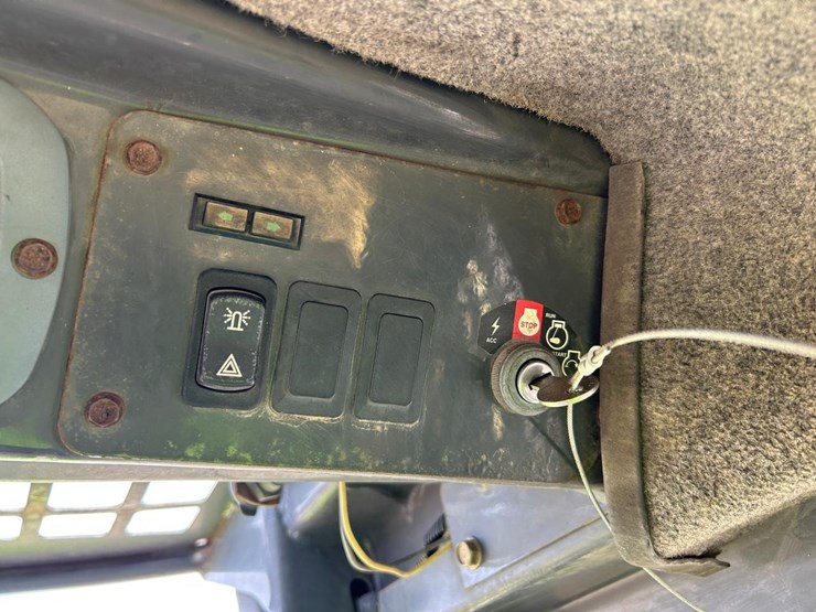 new-holland-l180-image-20