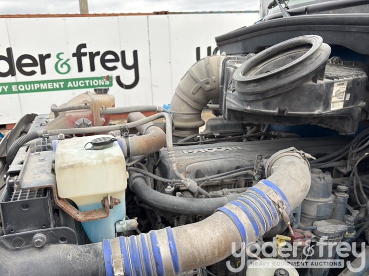 2018-peterbilt-579-image-45