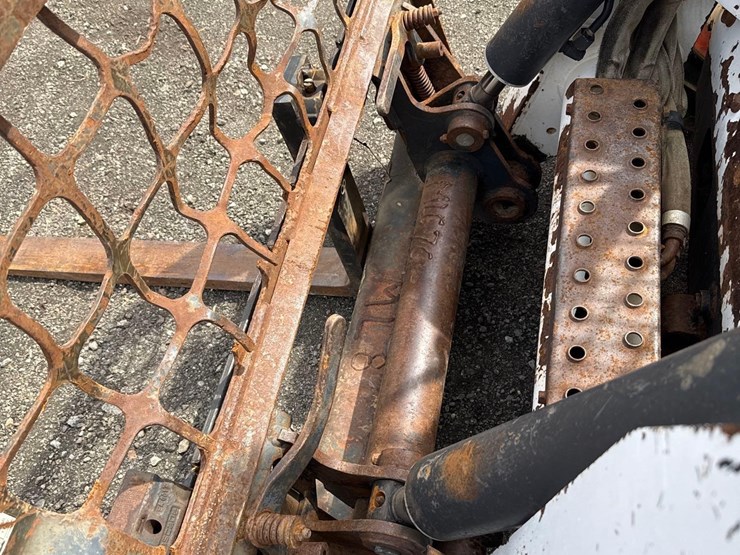 2007-bobcat-s250-image-9