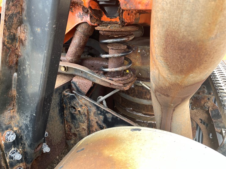 #121-•-2009-volvo-day-cab-semi-tractor-(has-wi-title)-image-26