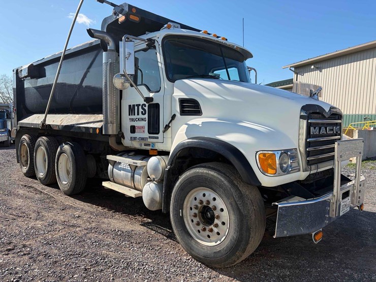 2007-mack-cv713-tri-axle-dump-image-3
