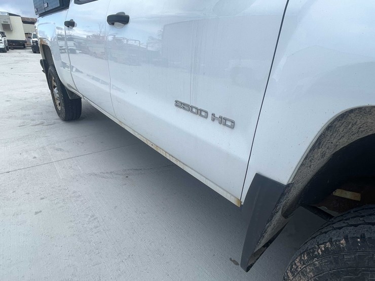 2015-chevrolet-2500-image-15