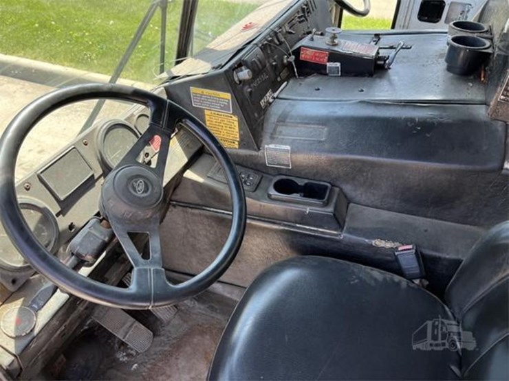 2009-mack-leu613-image-13