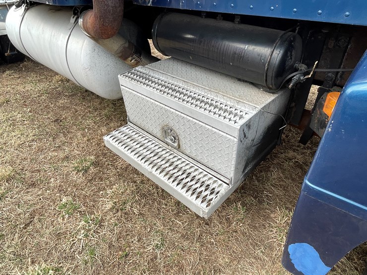 1999-peterbilt-377-image-44