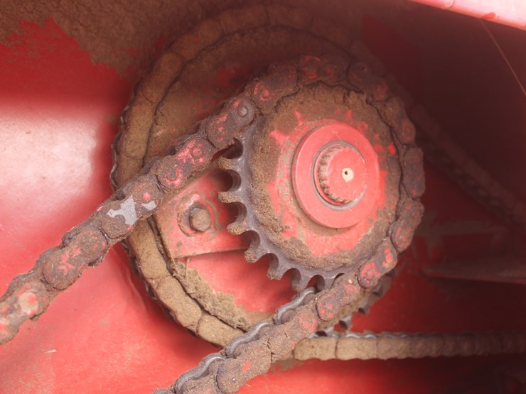 new-holland-580-image-21