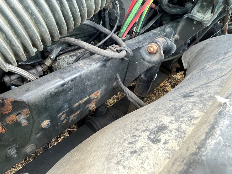 #134-•-2001-freightliner-century-class-sleeper-cab-semi-tractor-(has-wi-title)-(non-runner)-image-61