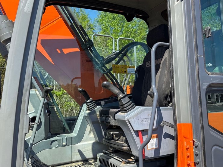 2019-xcmg-xe210u-image-22