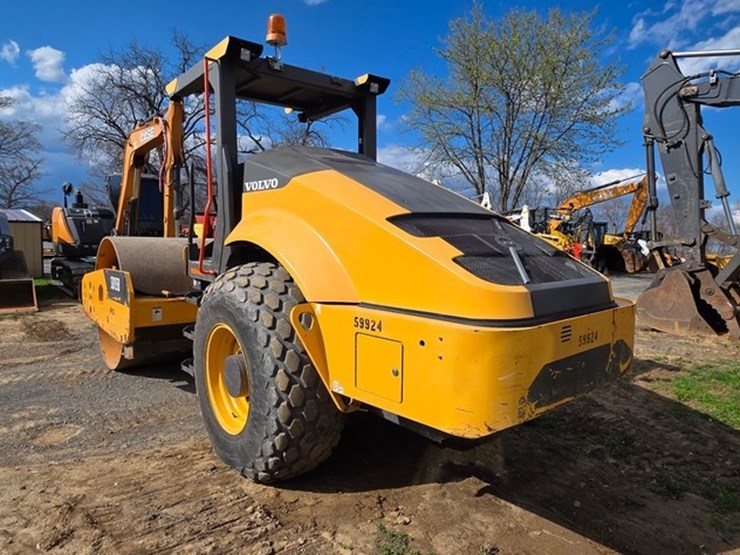 2018-volvo-sd115b-image-4