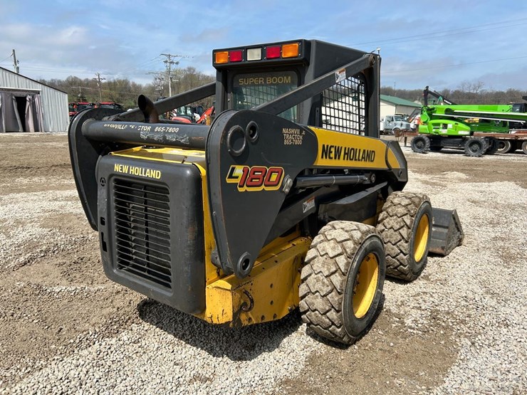 new-holland-l180-image-4