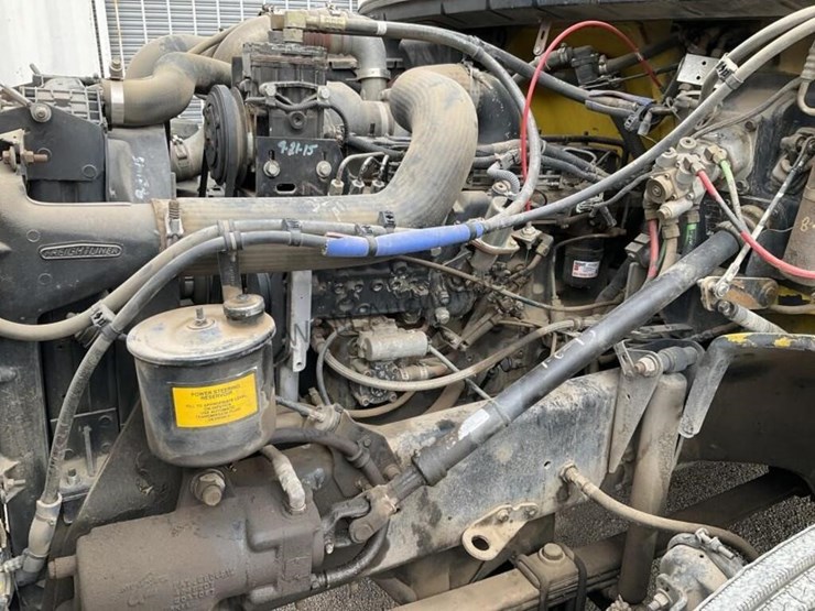 1996-freightliner-fl70-image-14