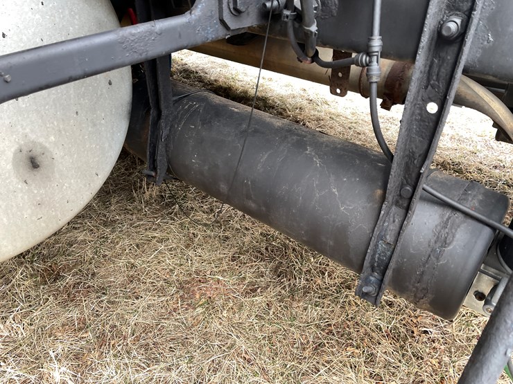 #104-•-2016-freightliner-cascade-evolution-sleeper-cab-semi-tractor-(has-wi-title)-image-39