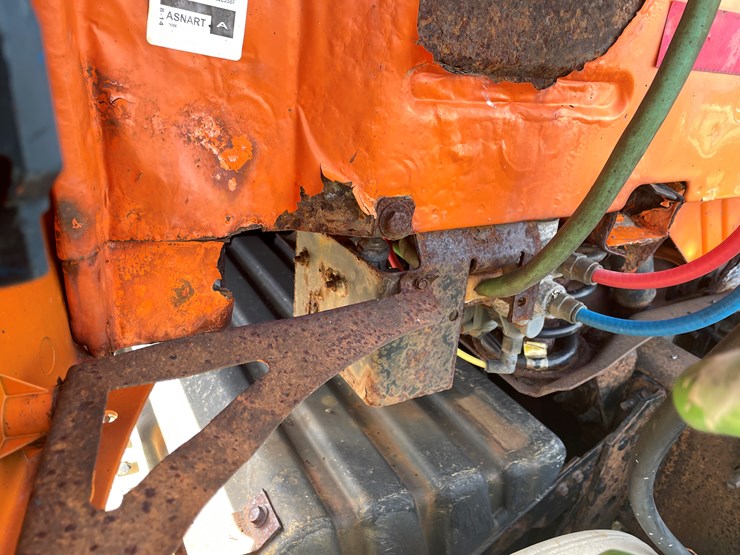 #123-•-2006-volvo-day-cab-semi-tractor-(has-wi-title)-image-59