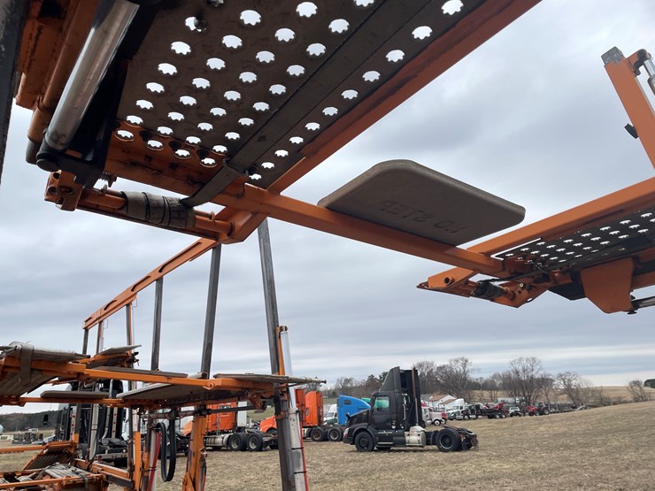 #110-•-2014-volvo-car-hauler-semi-and-trailer-(has-wi-title)-image-24