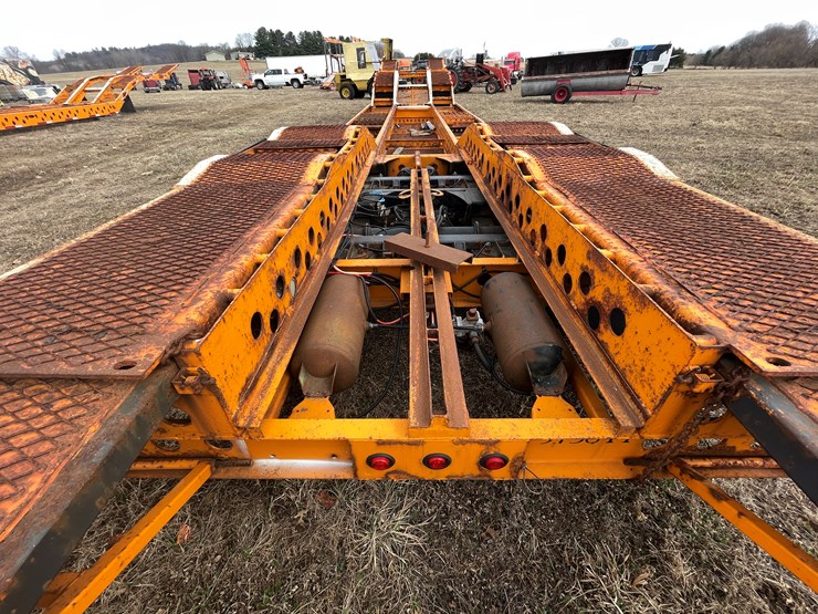 #154-•-2005-delavan-semi-truck-auto-hauler-trailer-(delay-in-title)-image-19